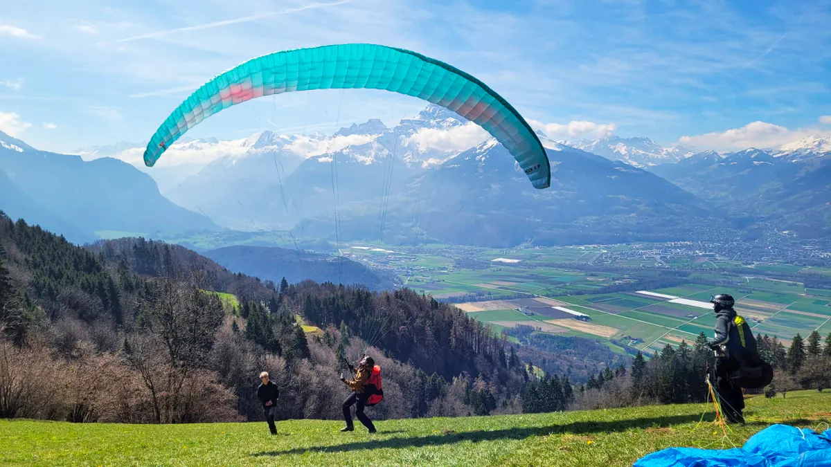 Formation pour le brevet de parapente en Suisse avec Thalia Parapente