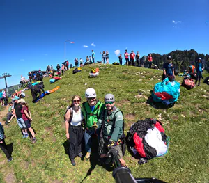 Couple heureux après vol tandem - Bon cadeau Saint-Valentin
