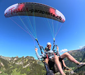Vol parapente Gruyère - Moment de joie pure avec bon cadeau Thalia Parapente