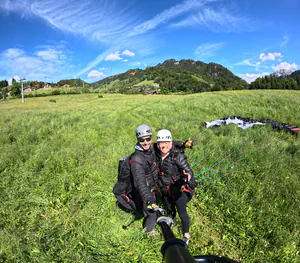 Retour au sol après Grand Vol - Cadeau parapente apprécié