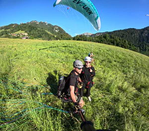 Passager ravi après utilisation bon cadeau parapente Gruyère