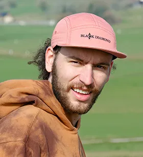 Luca, pilote FSVL et assistant au décollage chez Thalia Parapente