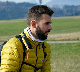 Lucas, pilote FSVL et assistant au décollage chez Thalia Parapente
