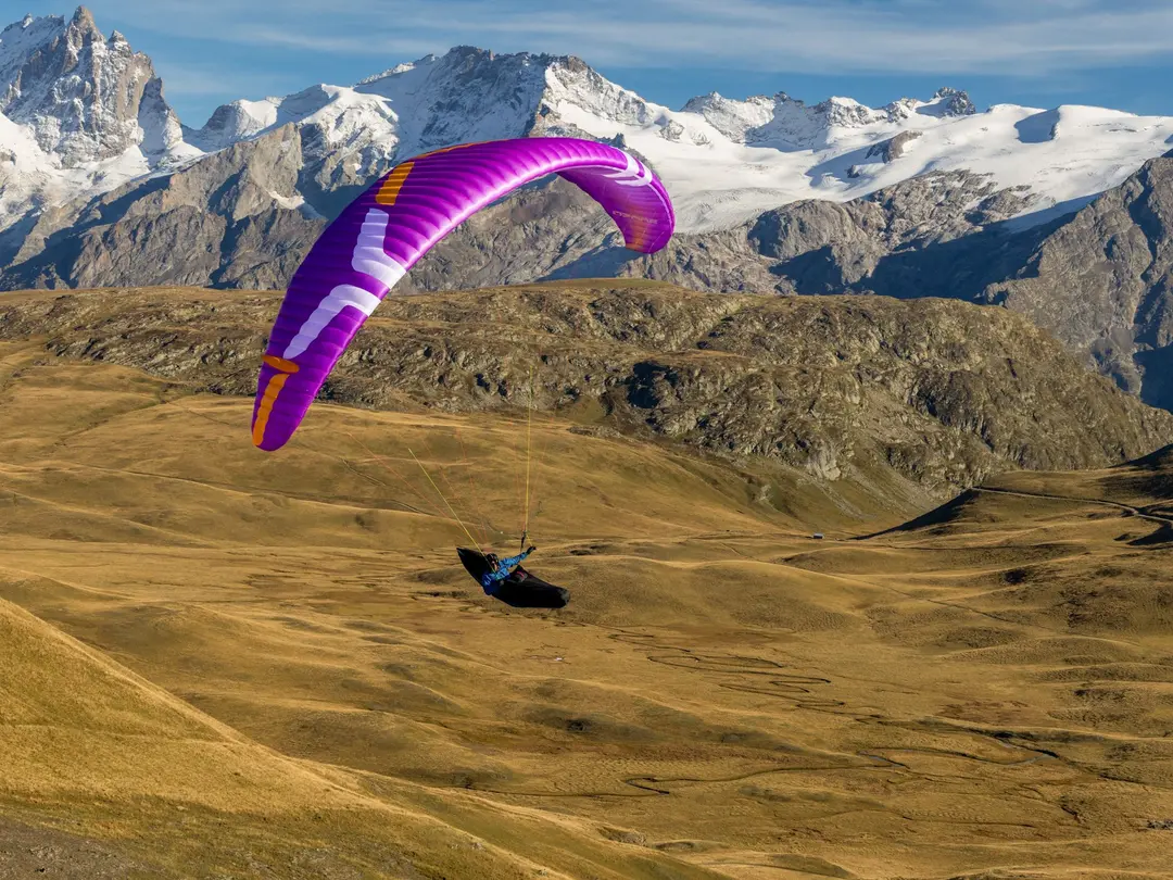 Ozone vibe GT en vol devant les alpes