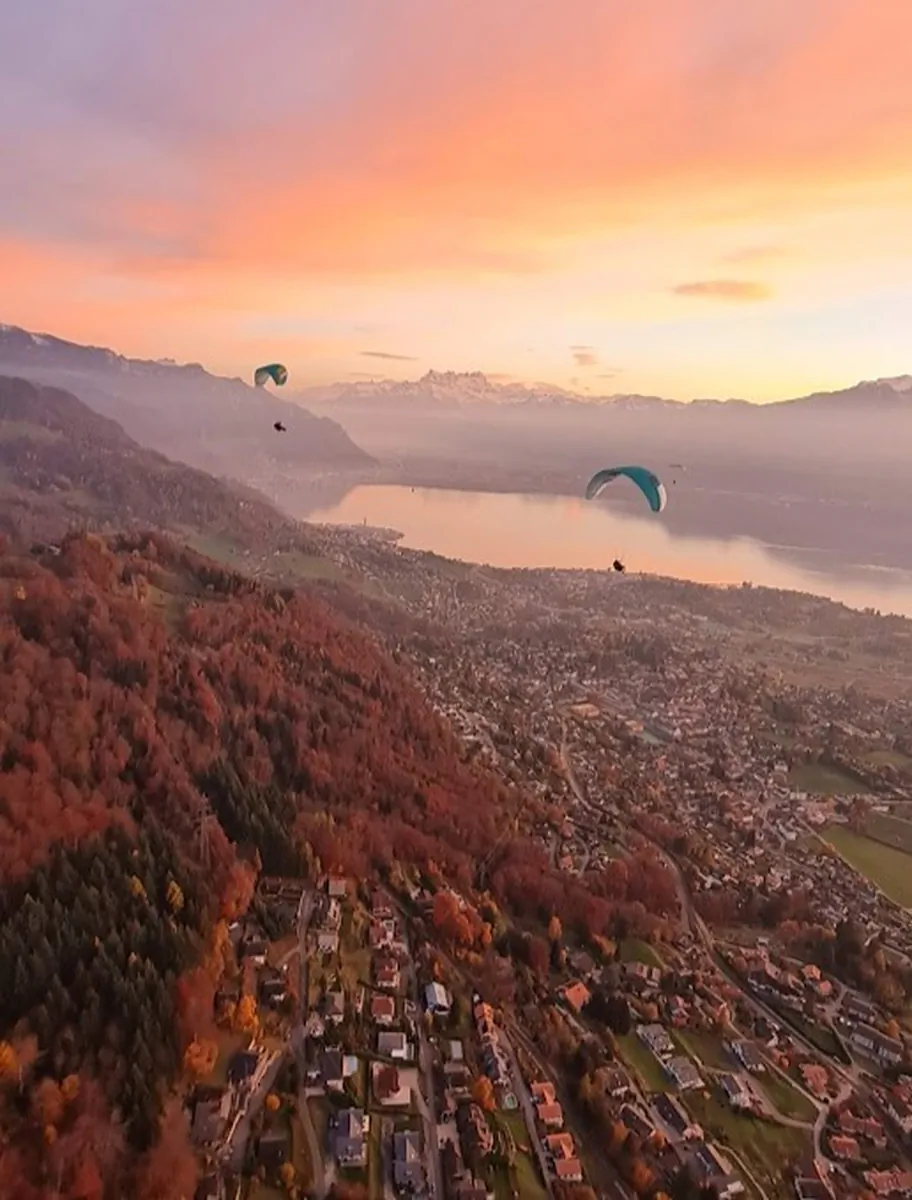 Vol biplace en parapente aux Pléiades avec vue sur le lac Léman et la Riviera vaudoise